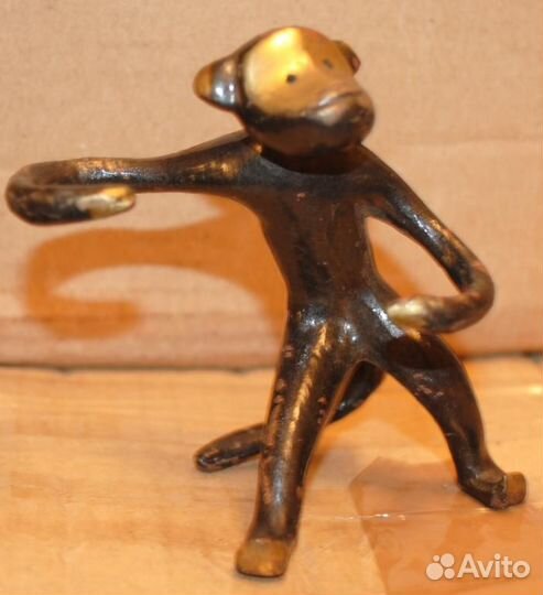 Обезьяна из бронзы