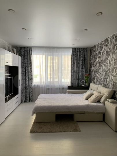 2-к. квартира, 57 м², 1/10 эт.