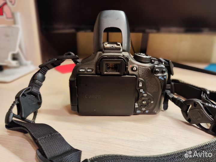 Зеркальный фотоаппарат Canon 600d