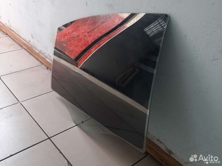 Стекло двери заднее правое Geely Emgrand EC7