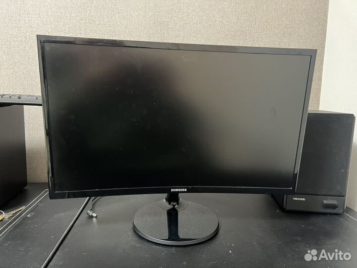 Монитор Samsung 24 дюйма изогнутый