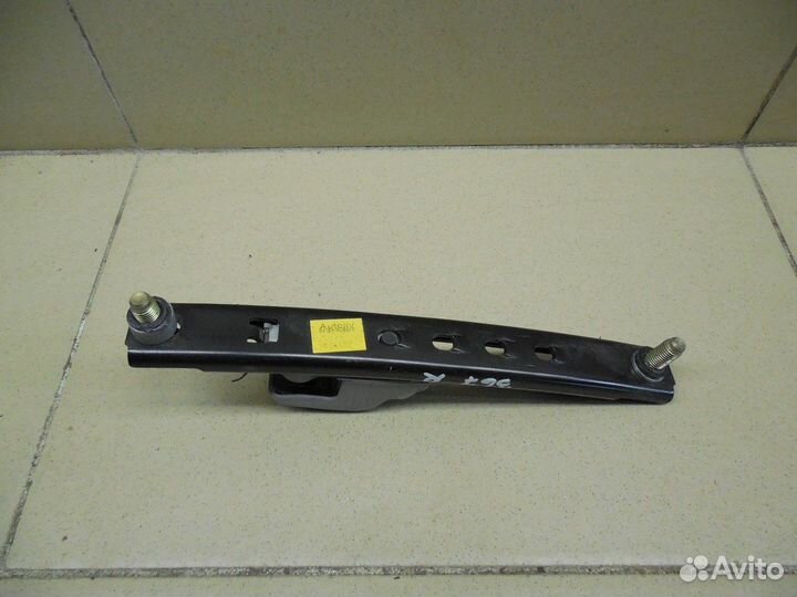 Механизм регулировки ремня безопасности Almera N16