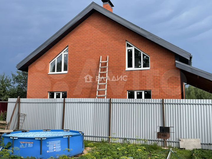 Дом 178,6 м² на участке 7 сот.