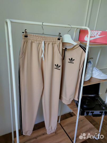 Спортивный костюм женский adidas