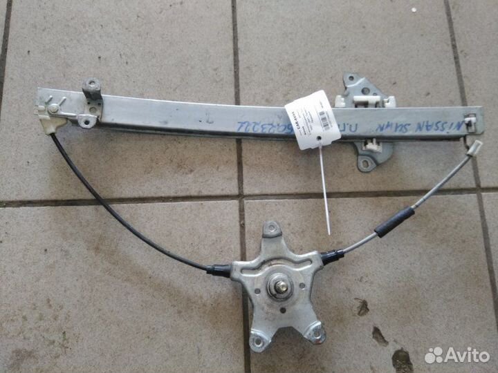 Стеклоподъемник передний правый Nissan Sunny 1991