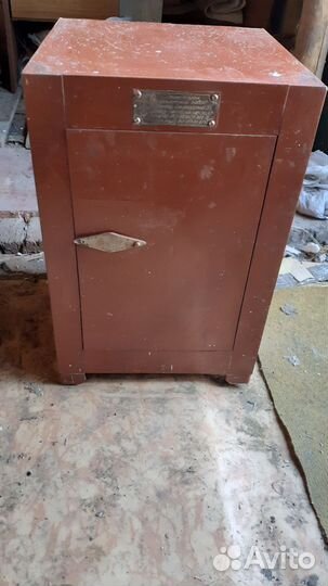 Сейф металлический