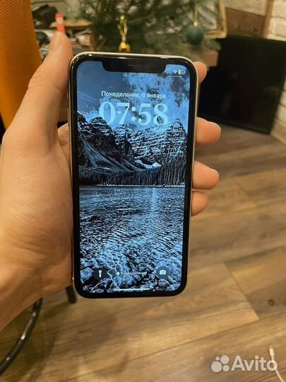 iPhone 11, 64 ГБ