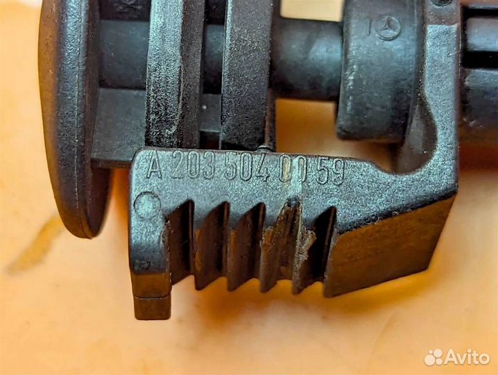 Клипса радиатора w209 CLK-class 112.955