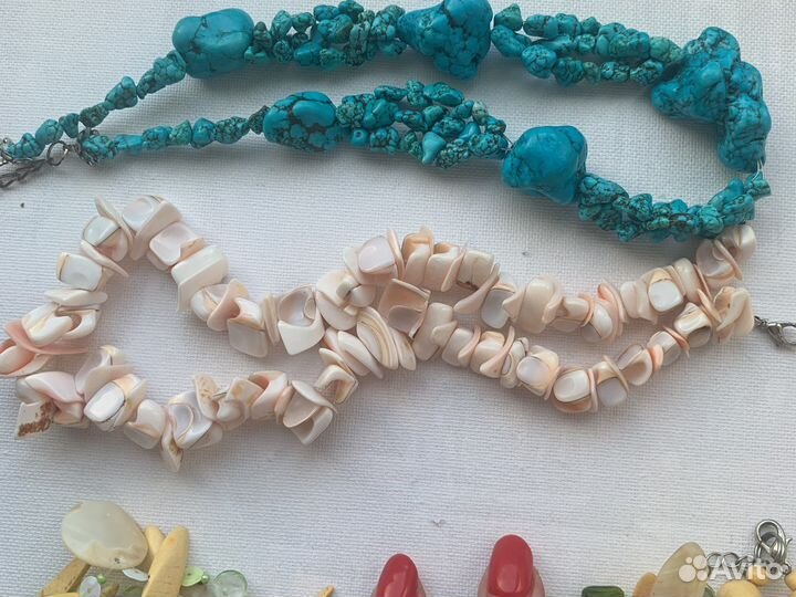 Украшения из натуральных камней и перламутра