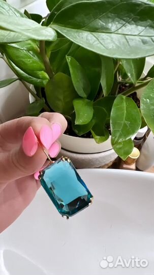 Серьги с крупным камнем