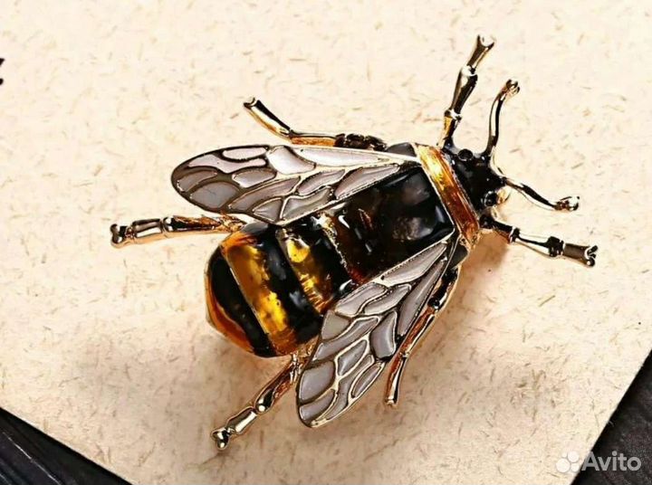Брошь пчела