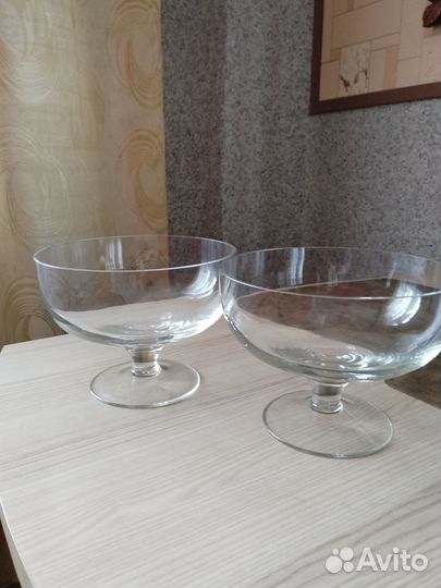 Ваза для фруктов на ножке