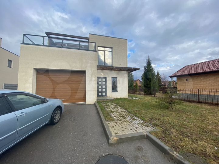 Коттедж 195 м² на участке 7 сот.