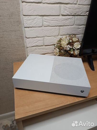 Xbox one s 1tb с играми