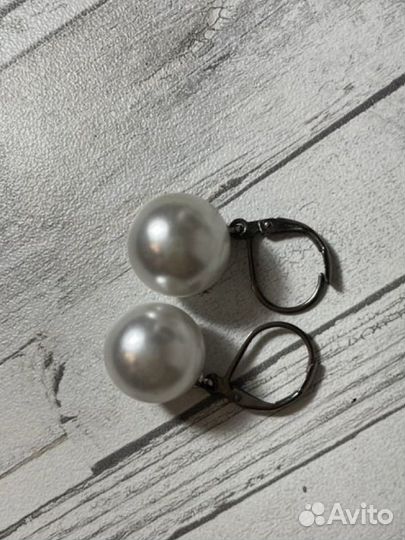 Набор бижутерных украшений с имитацией жемчуга