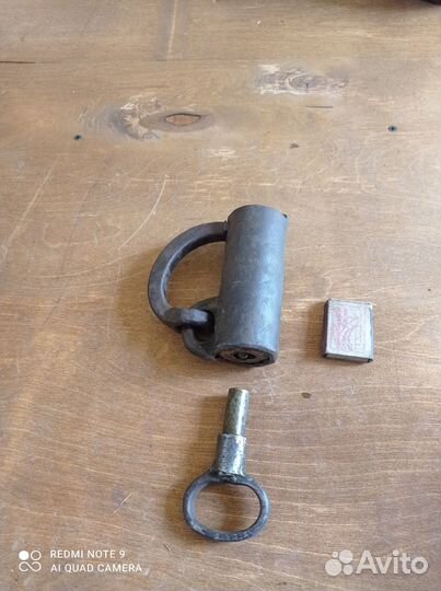 Навесной замок старинный