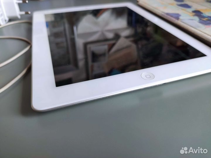 iPad 3 64 гб LTE с зарядкой и чехлом