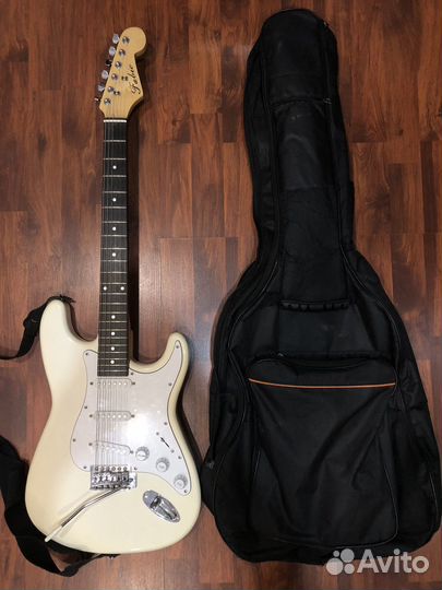 Электро гитара с чехлом