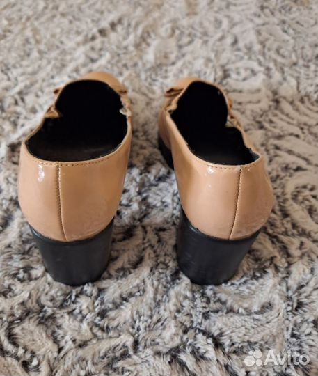 Лоферы женские лаковые р.40