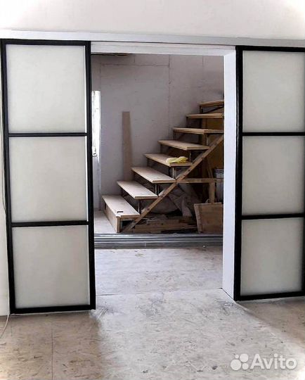 Раздвижная перегородка с матовым стеклом