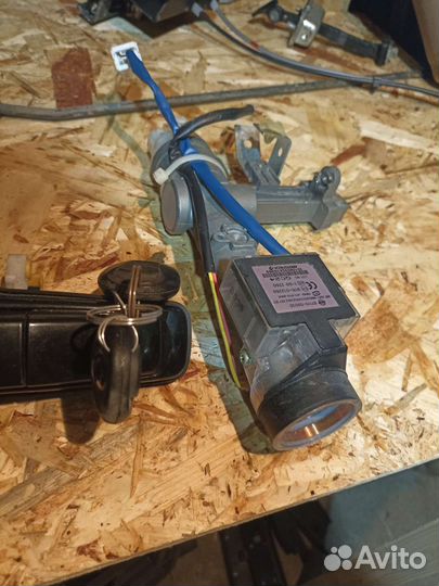 Замок зажигания и личинка двери Kyron 07-14г