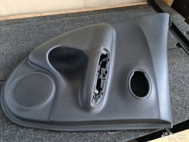 Обшивка двери задняя Nissan Juke F15 HR16DE 2011