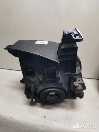 Фара правая Nissan Cube Z11 2005