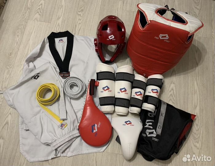 Добок для тхэквондо и амуниция WTF