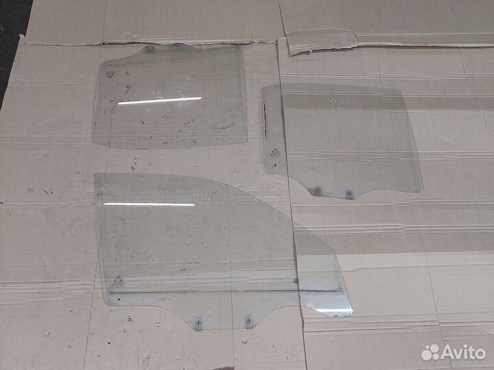 Стекло боковое Hyundai Accent 2 2002-2009