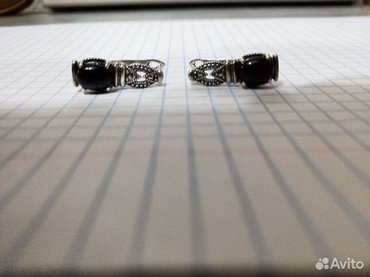 Серебряные серьги и подвеска с ониксом