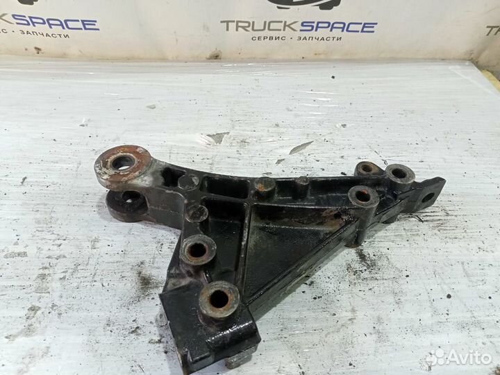 1664087 Кронштейн стабилизатора кабины правый DAF