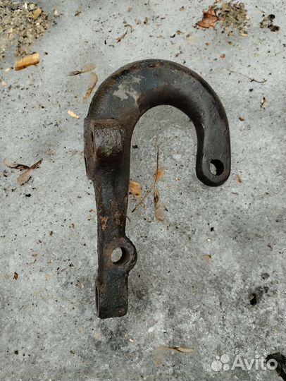 Буксировочный крюк