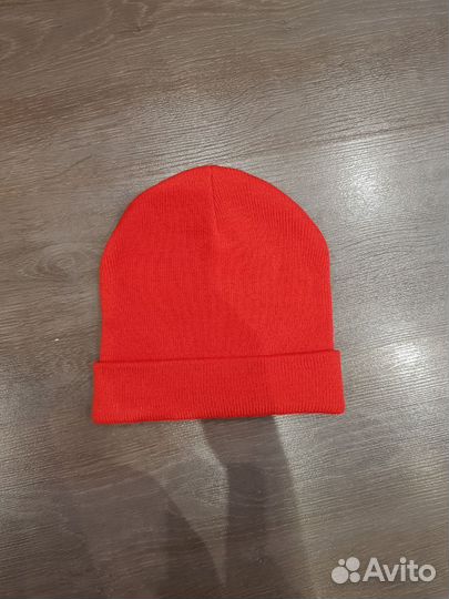 Шапка красная