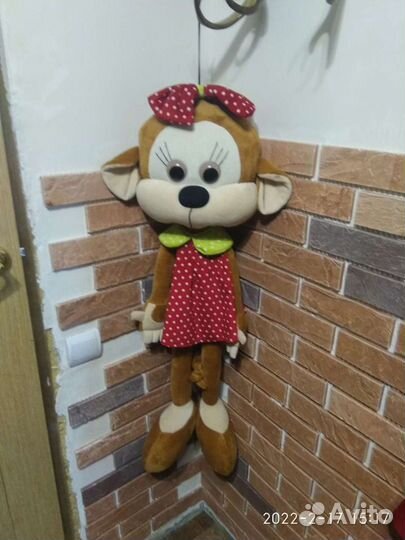 Кресло детское и обезьянка