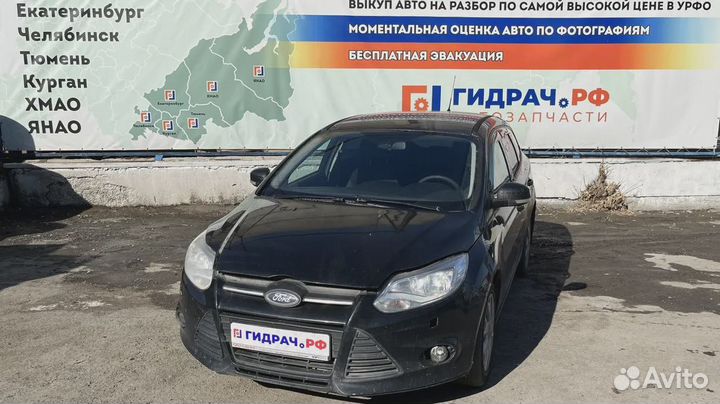 Стекло кузовное глухое правое Ford Focus 3 1787053
