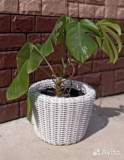 Кашпо из искусственного ротанга