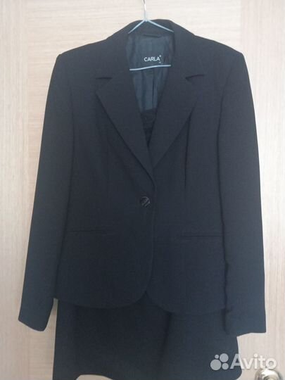 Костюмы женские