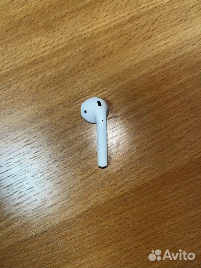 Наушники AirPods второго поколения