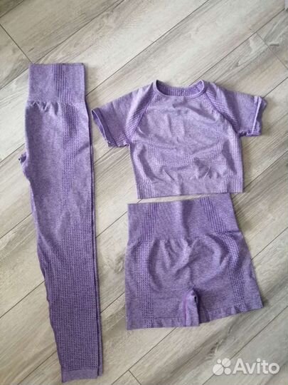 Спортивный бесшовный костюм тройка