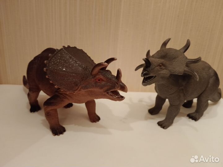 Динозавры игрушки