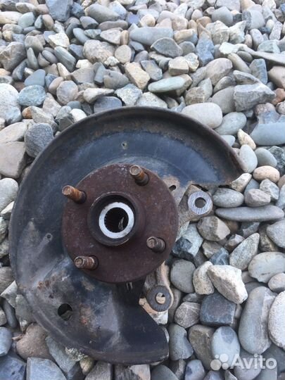 Toyota funcargo кулак поворотный правый