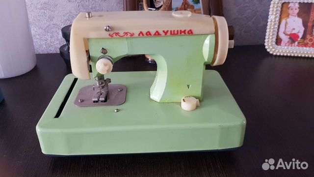 Детская швейная машинка Ладушка СССР