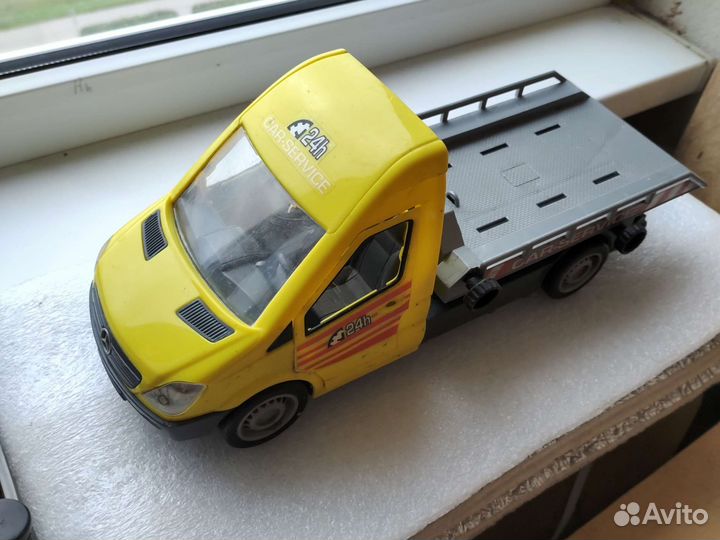 Модель автомобиля игрушки