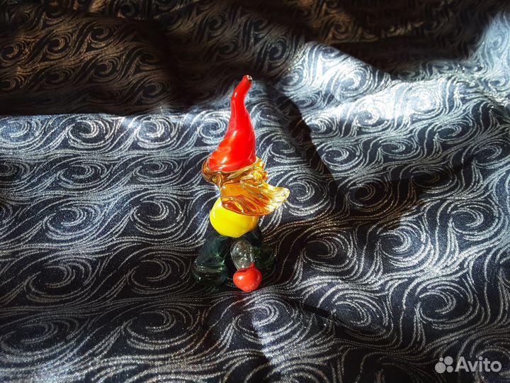 Коллекционные фигурки из цветного стекла