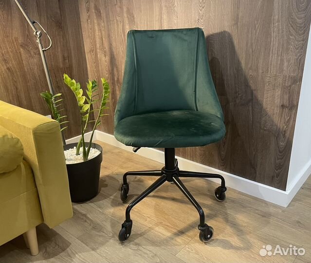 Стул кресло офисный на колесах
