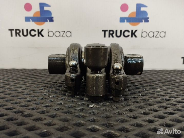 1895271 Вал рокеров