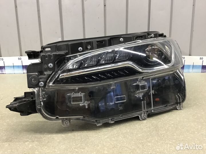Фара левая Toyota Fortuner 2015