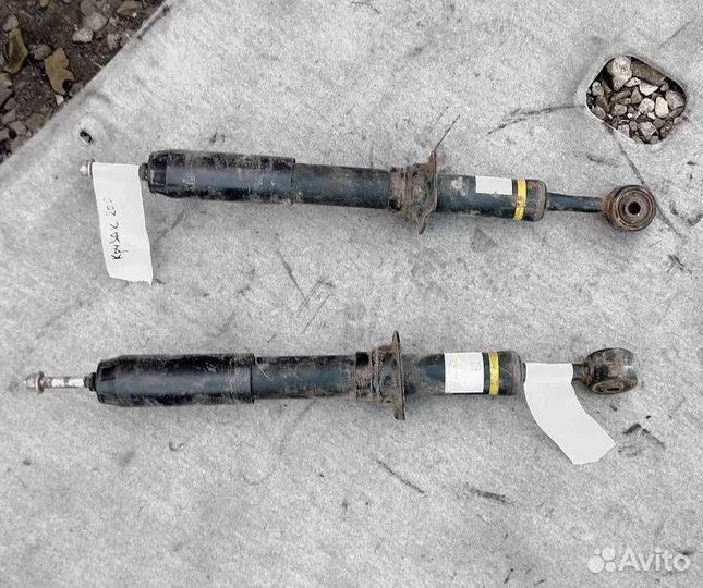 Амортизатор передний Toyota Land Cruiser 200