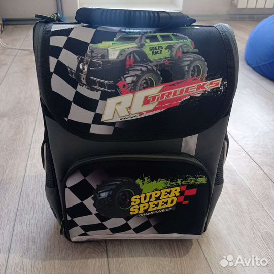 Портфель рюкзак школьный