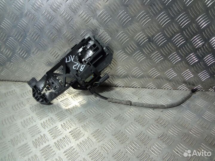 Кронштейн ручки двери передней левой Мерседес